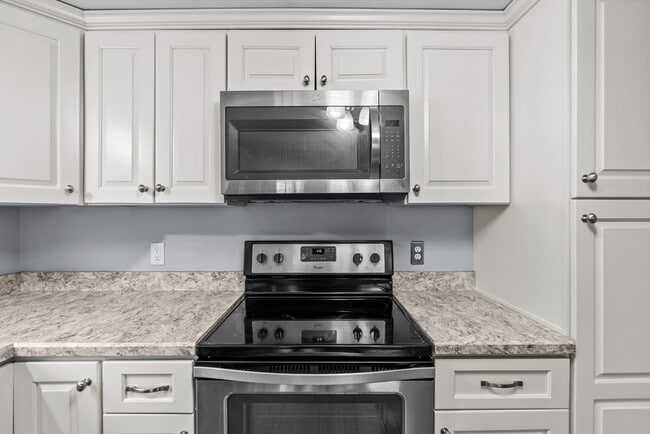 Photo - 323 Flagg St