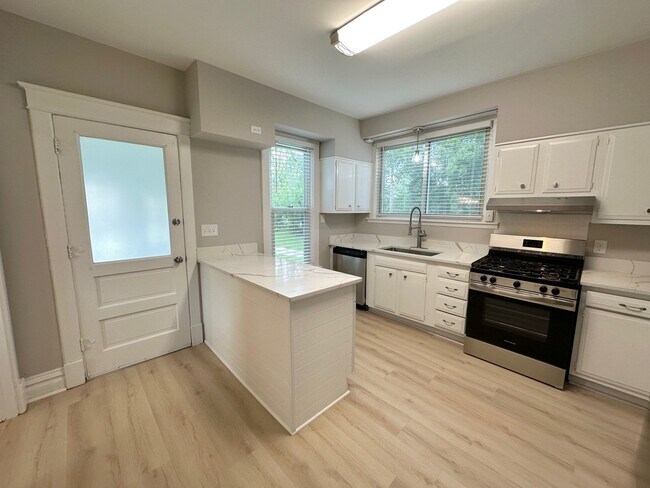 Photo - 438 Ada St