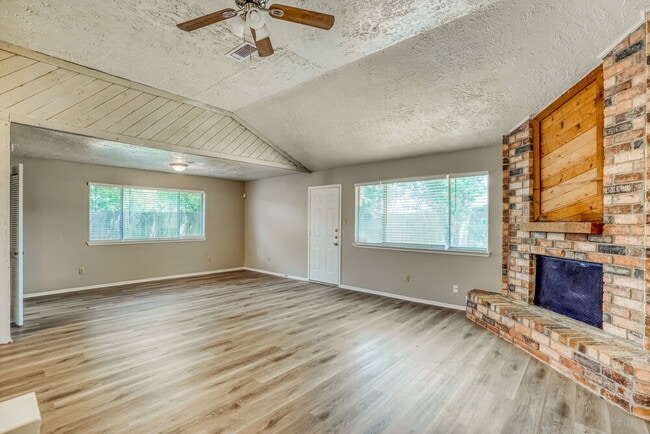 Photo - 8403 Quail Burg Ln