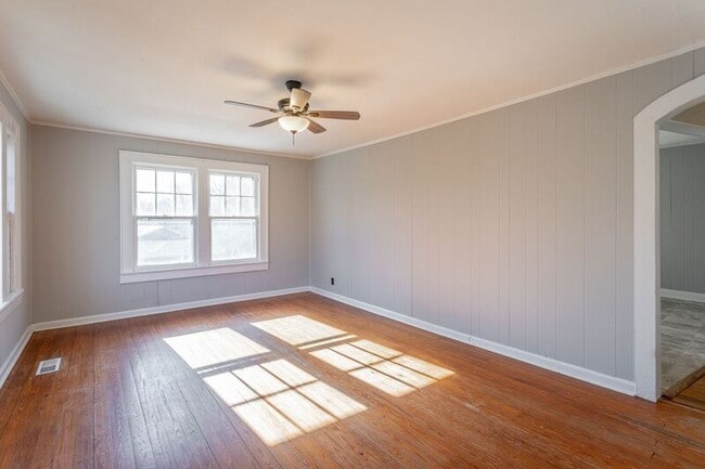 Photo - 209 S Moss Ave