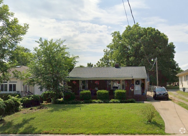 Building Photo - Charming 3 bd, 1.5 ba home!