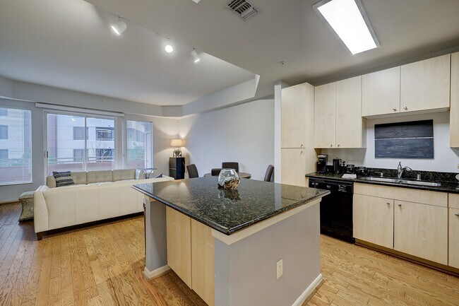 Building Photo - 3505 Sage Rd Unit 308