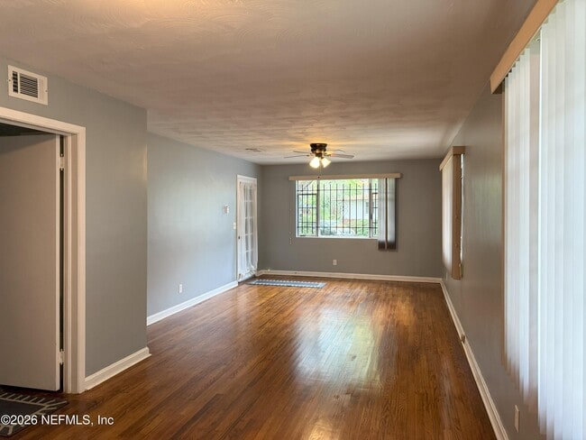 Photo - 1071 Reiman St