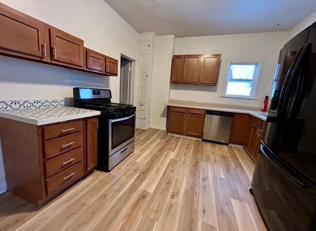 Photo - 402 W 14th Ave