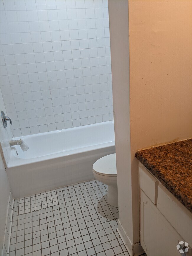Building Photo - 934 W Wolfram St Rental