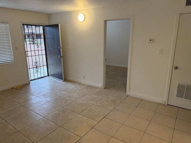 Photo - 1 Bedroom 1 bath Condo in Central Las Vegas Unidad 04
