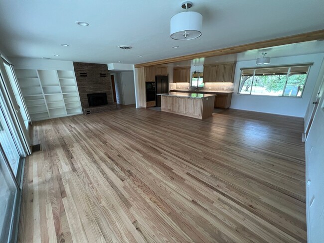 Photo - 3 Bedroom 2 Bath Lakeside Home