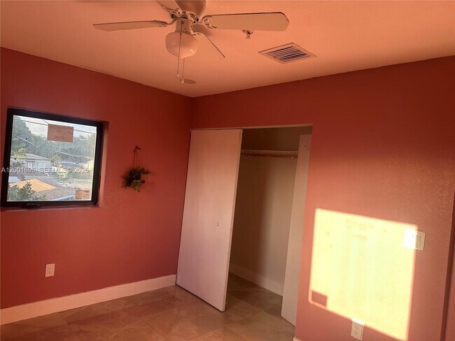 Photo - 587 NW 100th St Unidad C