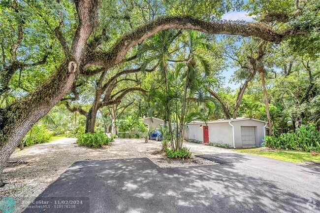 Building Photo - 2401 SW 15th Ave Rental