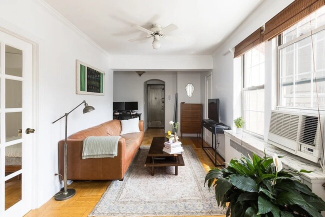 Photo - 25 Minetta Ln Unit 4D