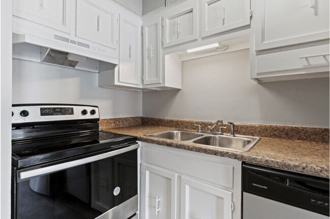 Building Photo - Madison Gardens Rental