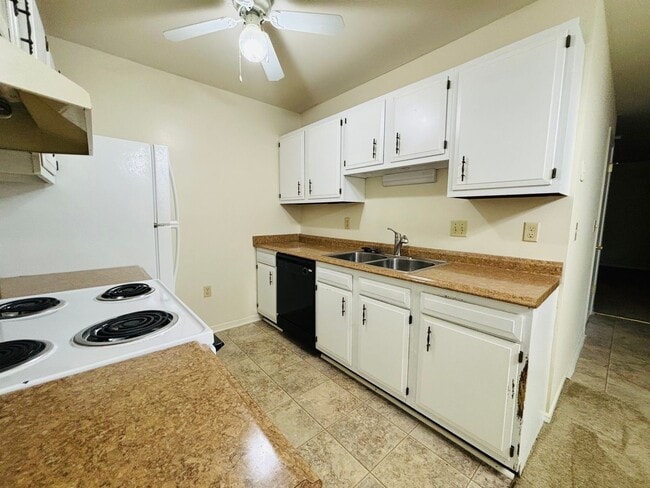 Photo - 1741 Don Lee Drive
