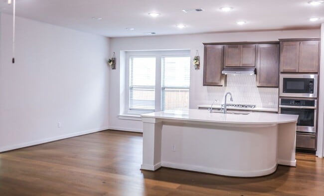 Photo - 112 Rosebush Dr