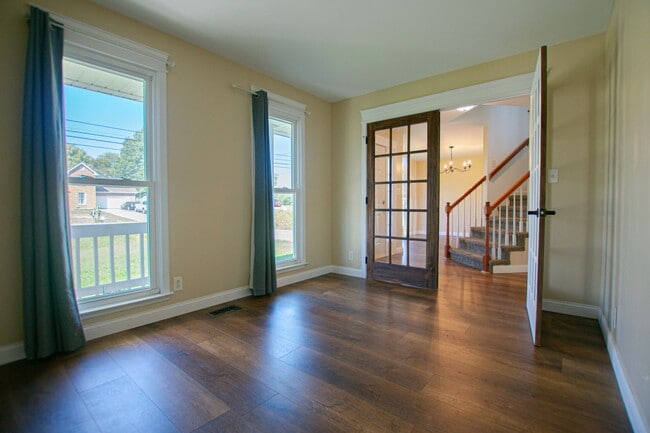 Photo - Pet Friendly Four Bedroom!