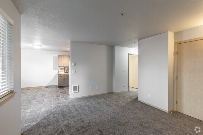 2BR, 2BA - 910SF