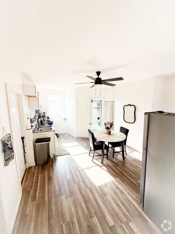 Building Photo - 411 3rd St Rental