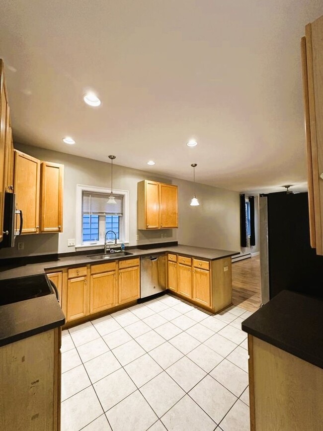 Photo - Beautiful Townhouse in NEW NORTH END Burlington 3BD/4BA