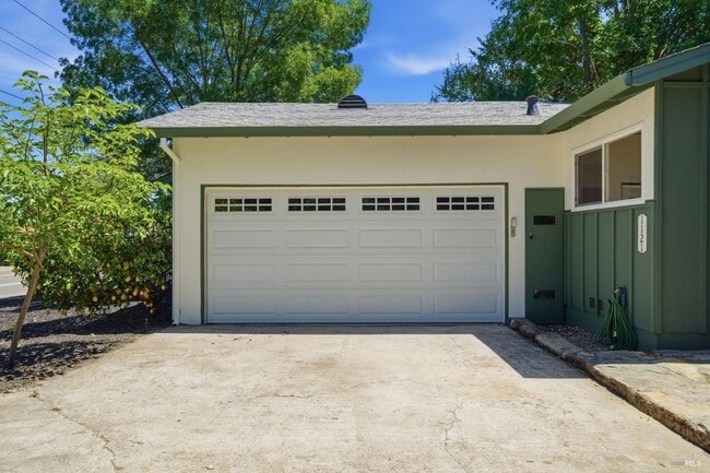 Photo - 1121 Valley View St