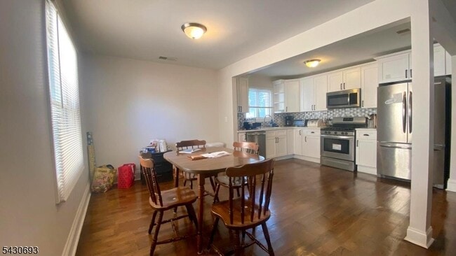 Photo - 137 Centre St