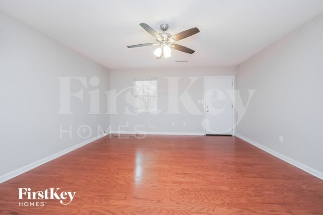 Photo - 736 Rowe Rd