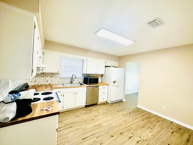 Photo - 261 Dillon Dr