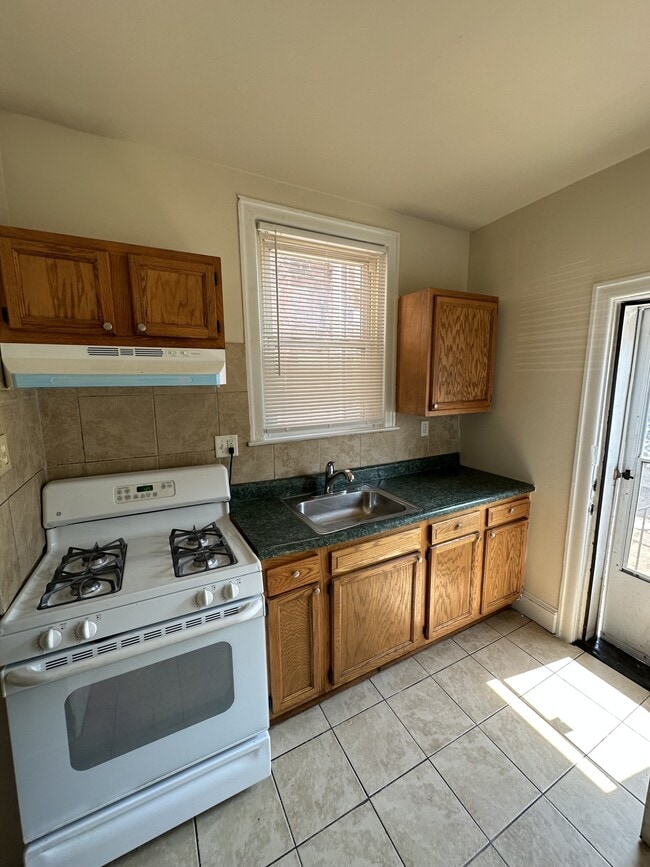 Photo - 6339 Marsden St