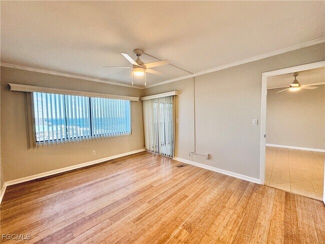 Photo - 2711 First St Unidad 102