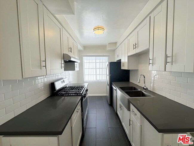 1026 N Genesee Ave Unit 9