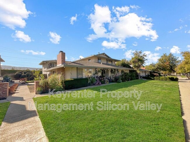 Building Photo - 878 Castlewood Dr Unit 3