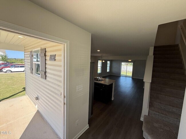 Photo - 1066 Peony Ln