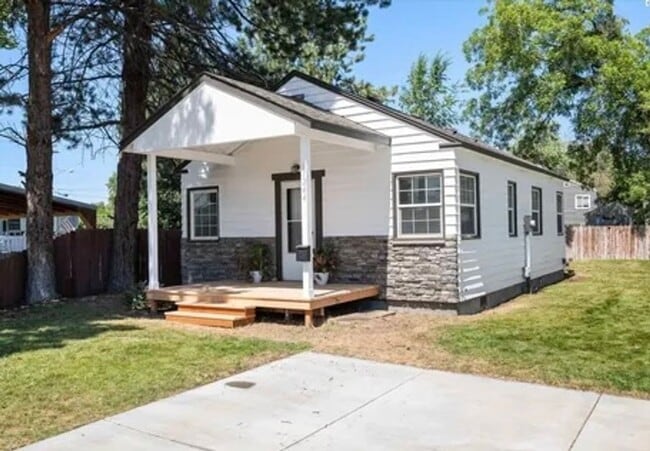 Photo - Charming 2 Bedroom Home with Fenced Backyard in Central Kennewick!