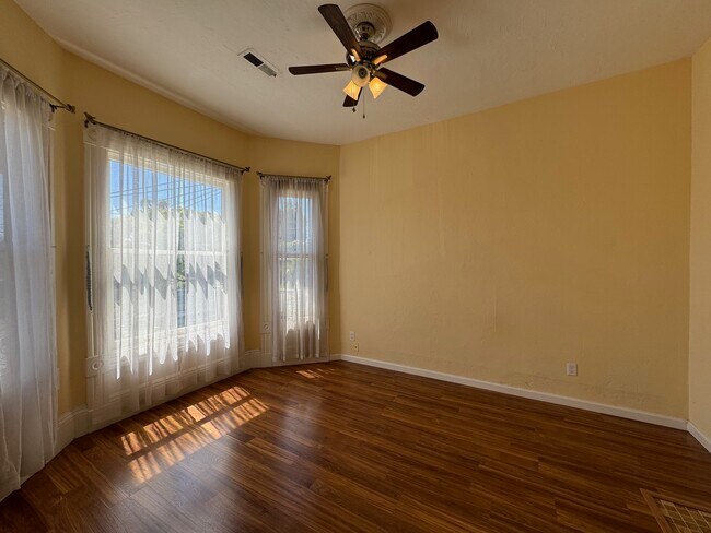 Photo - 1205 Santa Clara Ave Unidad #B