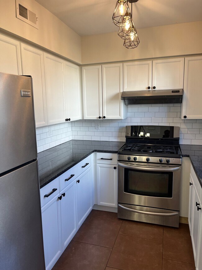 Kitchen - 5534 Rinker Cir Unit 5534 Rinker Circle