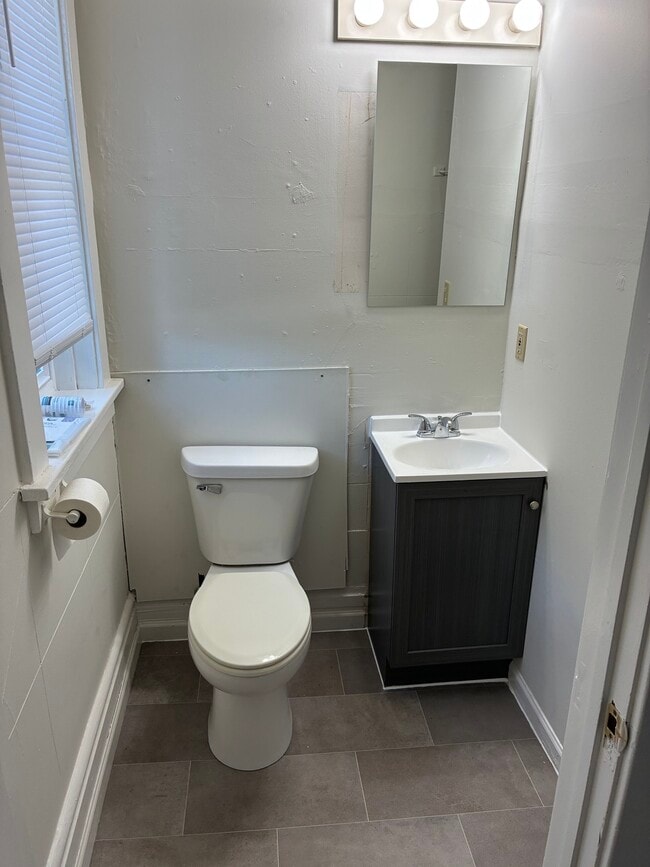 Unit 4 Bathroom 1 - 808 Jefferson Ave