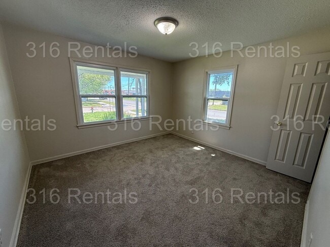 Photo - $1100 - 2 bed 1 bath - Single Family Home