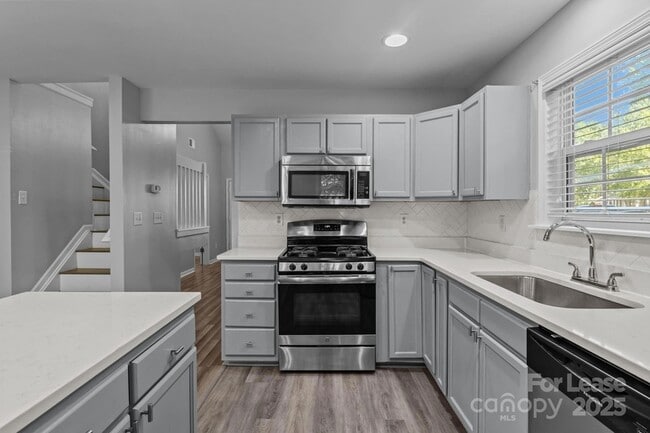 Building Photo - 10660 Holly Ridge Blvd