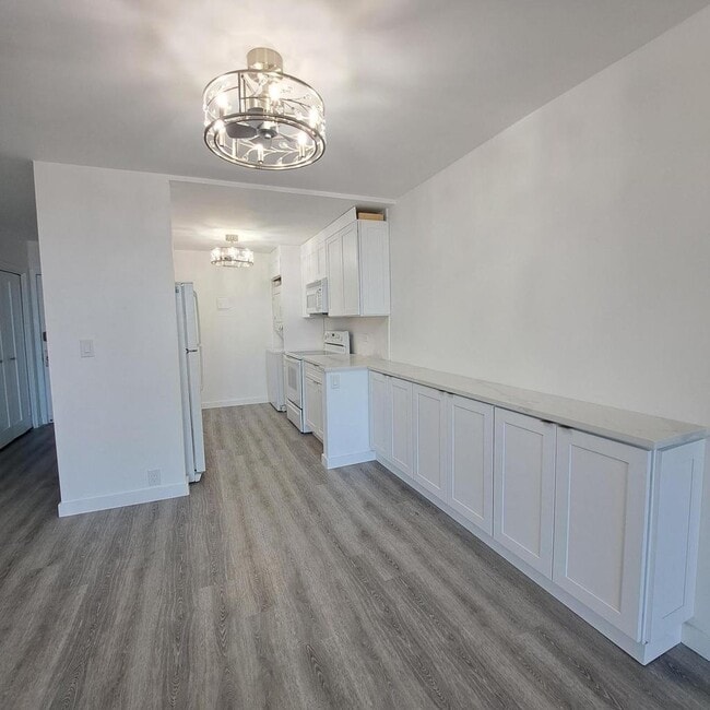 Photo - 1200 Marine Way W
