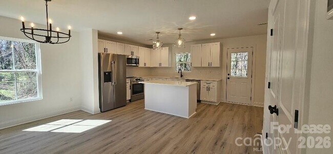 382 W Moore Ave