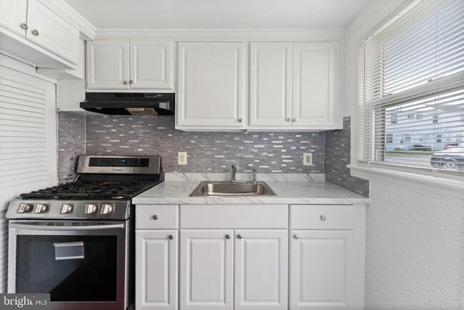 Photo - 2510 Iverson St