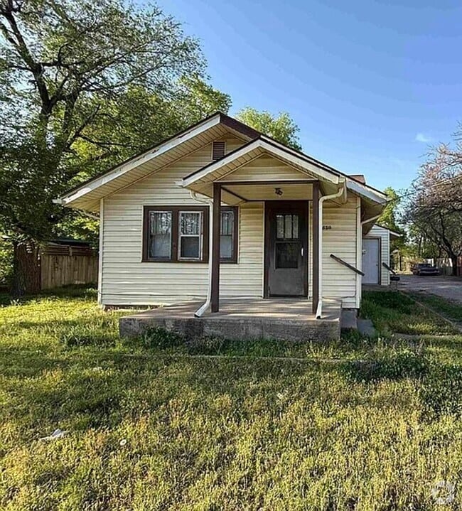 Building Photo - 33rd Street N Unit 850 W 33rd street N- Front House