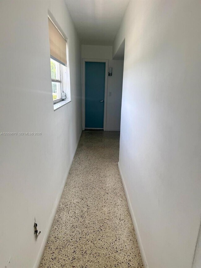 Photo - 1736 SW 19th St Unit 404