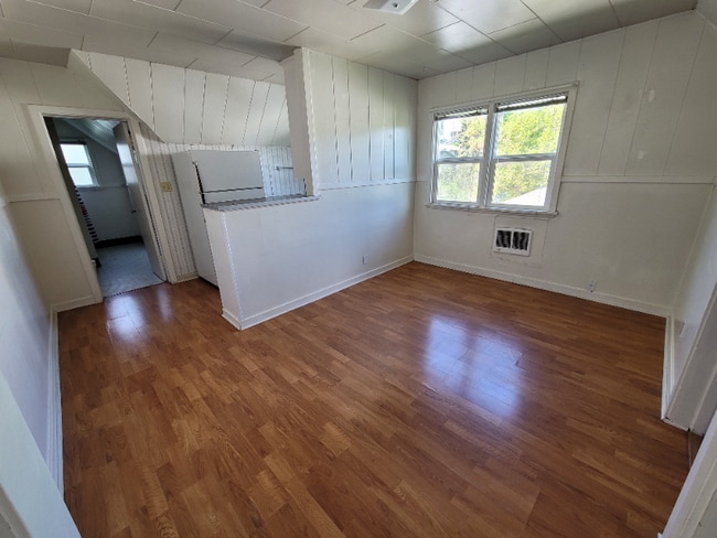 Building Photo - 523 Taylor Ave Unit 4