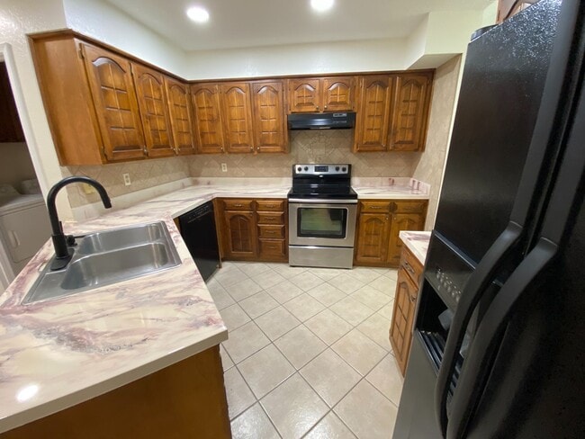 Building Photo - COPPER duplex Unit 406 e. copper