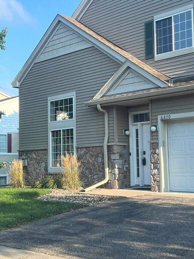 3 Bedroom Townhome in Cottage Grove - 3 Bedroom Townhome in Cottage Grove