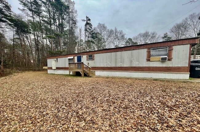 Building Photo - Adorable  3 bedroom 2 bath Mobile Home located it Dallas