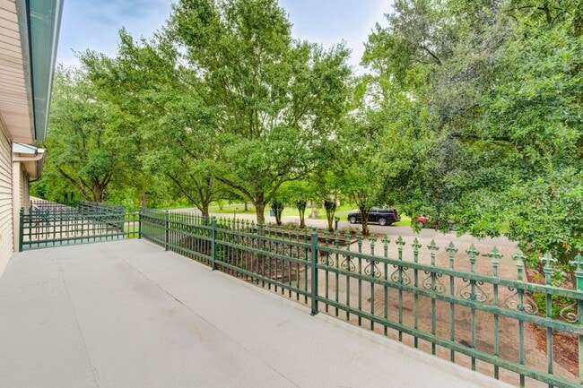 Photo - 303 Shady Glen Ln