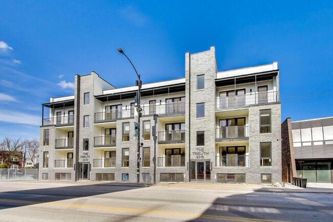 Building Photo - 5015 N Lincoln Ave Unit 3S
