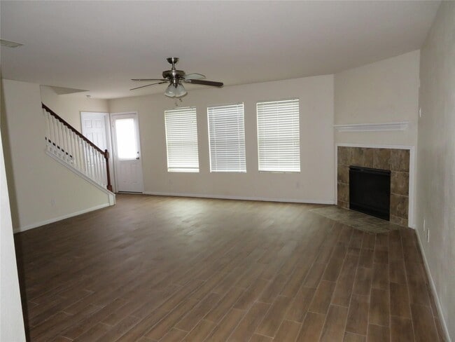 Photo - 5042 Blue Spruce Hill St