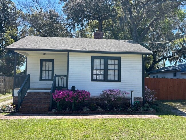 Building Photo - Appleton Home