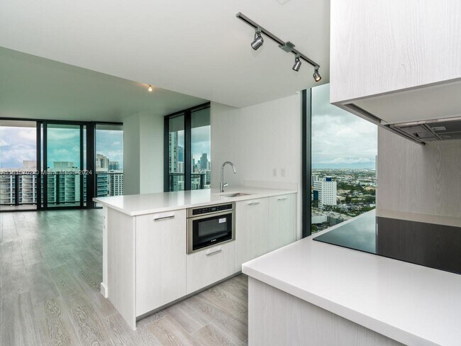 Photo - 501 NE 31st St Unidad 2108